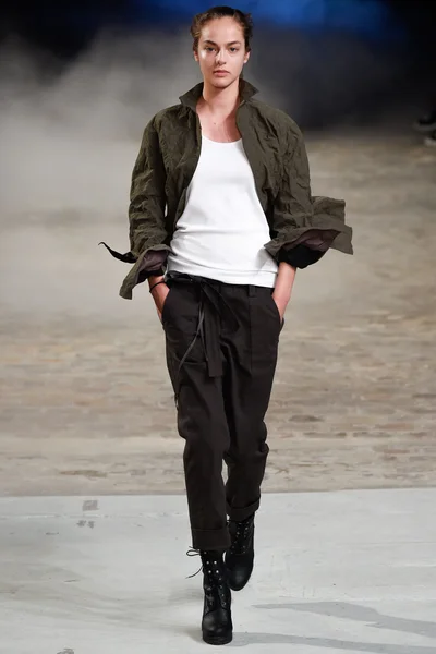 Look 4